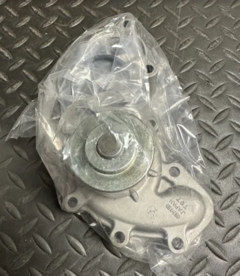 Bomba de agua GMB - 170-2103 / 16100-69405 - Se adapta a Toyota T100, Tacoma y Tundra 95-04 Foto 1 de 4