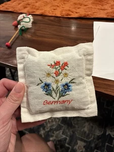 Pequeño sobre bordado flor relleno de lavanda 37 - Imagen 1 de 5