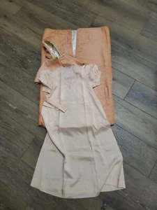 Erbstück Pfirsich Seide Taufkleid Ensemble Cape Wimpel ungetragen OVP - Bild 1 von 16
