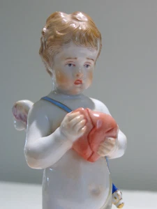 19C Meissen Porcelain Cupid Putti Cherub Holding Broken Heart Figurine - Picture 1 of 10