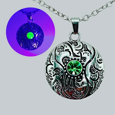 Collar Colgante Tribal Abstracto Vintage Vidrio Uranio y Plata Joyería UV Foto 1 de 4