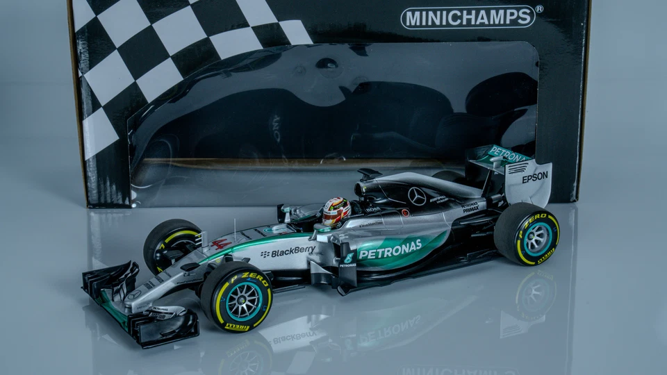 Minichamps - Mercedes-AMG Petronas F1 W06 1:18 - #44 Lewis Hamilton - 2015 Wo... Foto 1 de 4
