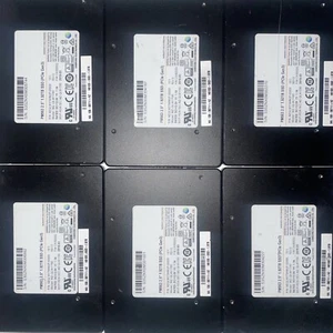 Samsung PM963 Series 1.92TB MZ-QLW1T90 (1.3 DWPD) PCIe 3.0 x4 U.2 NVMe 2.5" SSD - Photo 1/7