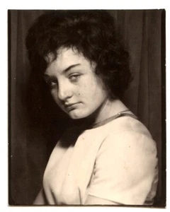 Portrait identité photomaton jeune femme - Photo ancienne - an. 1950 60 - Imagen 1 de 1