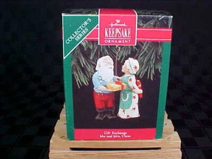 Intercambio de regalos 1992 #7 - Mr. & Mrs. Claus - Adorno de Navidad con sello - Imagen 1 de 2
