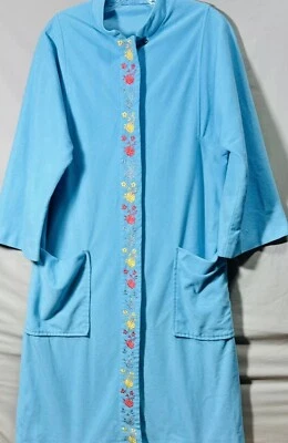 Abrigo de casa vintage años 60 azul con bordado floral cierre a presión abuela Foto 1 de 4