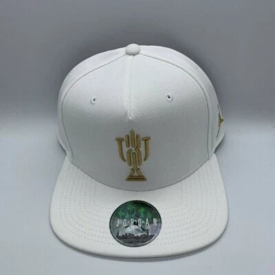 Gorra Jordan Trophy Room Logo Blanco Dorado Jumpman Snapback Foto 1 de 4
