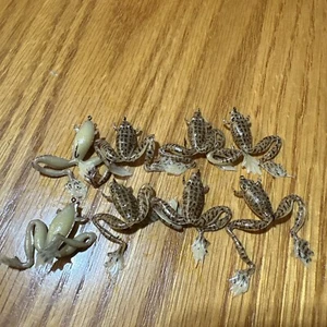 8 Vintage Felmlee Frogs Fishing Lures Small Rigged NOS - Picture 1 of 3