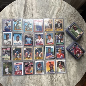 Baseball HOF Star Rookie Karten Lot (70) - Griffey Jeter Bonds Bo Chipper Clemens - Bild 1 von 16