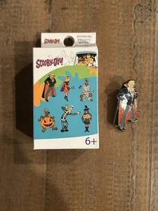 Scooby-Doo! Halloween Costume Blind Box Enamel Pin - Vampire Fred - Bild 1 von 5