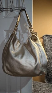 MICHAEL KORS FULTON SCHULTERHANDTASCHE HELLGOLD LEDER GOLD GOLD HARDWARE - Bild 1 von 24