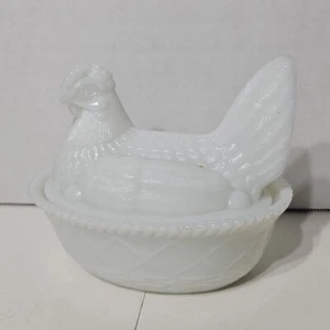 Vintage McKee Milk Glass Chicken Hen on Nest Covered Dish - Turned Head White - Picture 1 of 9