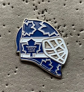 Toronto Maple Leafs Goalie Mask NHL Hockey Pin - Imagen 1 de 1