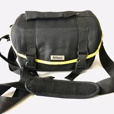 Bolso para cámara NIKON con correa para el hombro negro con borde amarillo Foto 1 de 4