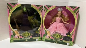 Mattel Wicked Movie Glinda Elphaba DELUXE Puppe Set - URL FEHLDRUCK in der Hand - Bild 1 von 4