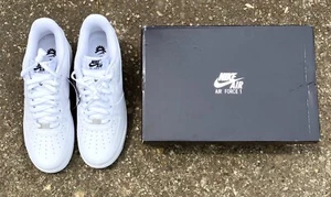 NEU Nike Air Force 1 07 Flyease Triple Weiß Niedrig Turnschuhe Schuhe Herren Größe 11 - Bild 1 von 6