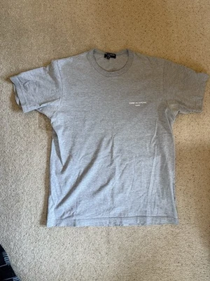 Camiseta gris para hombre Comme Des Garçons Homme  Foto 1 de 3