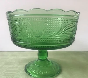 Vintage E.O. Brody Co. Emerald Green Fruit Pedestal Glass Bowl Candy Dish - Picture 1 of 4