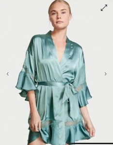 Victoria’s Secret Satin Ruffle Robe Dolman Sleeves Green Size M/L - Picture 1 of 10
