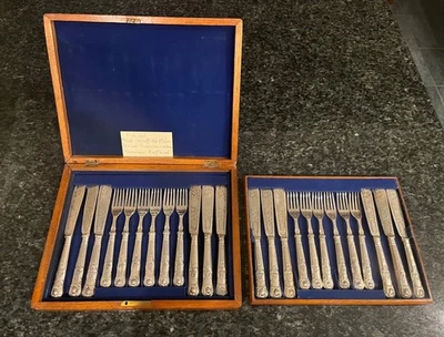 Antiguo juego de 12 peces con plato de plata de servicio inglés ornamentado en caja de madera dorada Foto 1 de 4