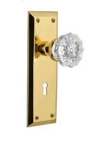 Perilla de puerta ficticia de latón sin lacar de cristal con rosa de Nueva York y cerradura - Imagen 1 de 1