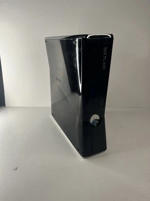 Consola Xbox 360 S Slim Negra (Modelo 1439) Solo 4GB Probada y Funcionando Negra Foto 1 de 4