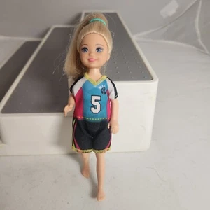 Mattel Barbie’s Sister Chelsea Soccer Player Leg Kicking Action Football - Picture 1 of 6