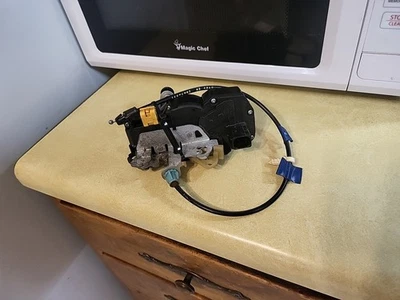 Actuador de cierre de puerta para pasajero trasero derecho Buick Lacrosse 2005-2009 Foto 1 de 4