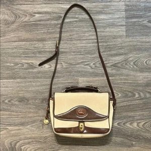 Sac bandoulière vintage Dooney & Bourke All Weather en cuir brut - Photo 1/16