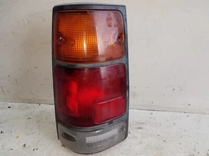 Conjunto de luz trasera izquierda Isuzu Rodeo 1991-1997 (M137) - Imagen 1 de 4