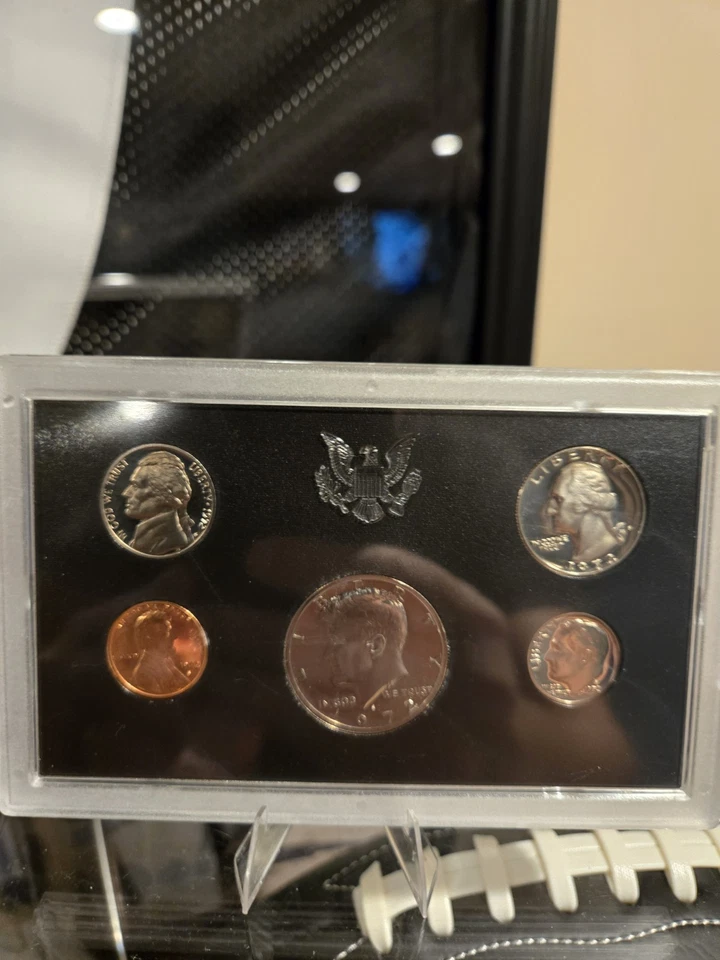 1972 US Mint Proof Set 5 Coin Set  - Image 1 of 2