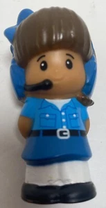 Fisher Price Little People Mädchen in blauem Kleid Uniform mit Headset braune Haare - Bild 1 von 4