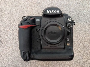 Nikon D3s 12.1 MP DSLR Camera Body - Picture 1 of 14