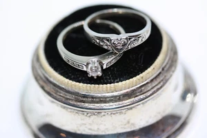 Anello doppio oro bianco 10 carati vintage 0,1 ctw diamante matrimonio TG 4 betulle scatola argento - Foto 1 di 12