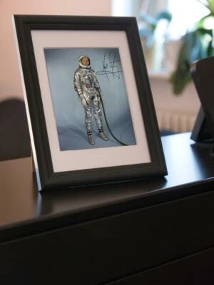 Repro-Autogramm - Gemini Raumanzug - Neil Armstrong - Gerahmt - Bild 1 von 2