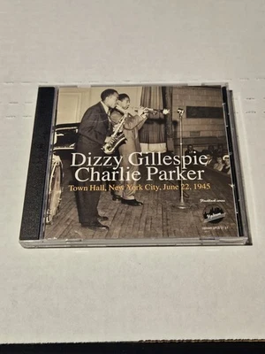 DIZZY GILLESPIE / CHARLIE PARKER - TOWN HALL NEW YORK CITY 1945 - UPTOWN - CD Foto 1 de 3