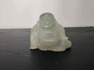 Jade verde chino tallado a mano vintage (?) Estatua de Buda pequeña estatuilla - Imagen 1 de 7