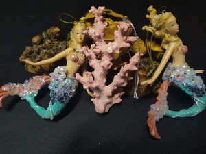 Mark Roberts Meerjungfrau & Koralle Weihnachtsschmuck Acryl/Harz Schmuck Perle - 3 - Bild 1 von 14