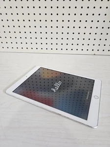 Apple iPad 5ta Generación Modelo: A1822 Almacenamiento: 32GB Pantalla Imperfección Probada y Funciona - Imagen 1 de 11