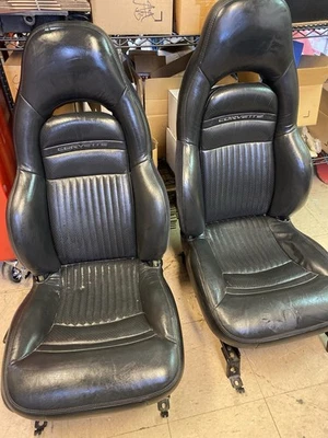 Corvette 1997-2004 OEM cuero negro asientos para conductor y pasajero Foto 1 de 4