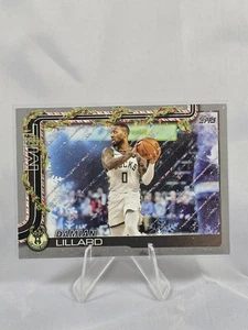 Damian Lillard 2025-26 Topps Holiday Glitter H44 Milwaukee Bucks - Bild 1 von 2
