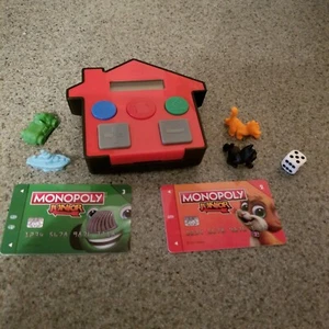 Monopoly Junior Teile-Spielmarken/Würfel/Bankkarten/Bankautomat (funktioniert) kostenloser Versand - Bild 1 von 1