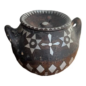 VINTAGE POLYCHROMATIC BOWL WITH LID, RED AND BLACK CLAY BRASS AND SILVER INLAY - Picture 1 of 12