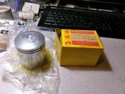 1969-72 SUZUKI  T 350 REBEL PISTON 2ND 0.50 NOS OEM 12110-18770 12110-18500-050 - Image 1 of 4