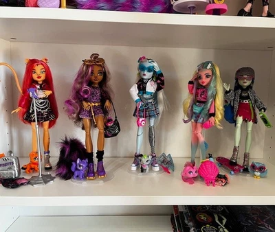 *Monster High Dolls 2022 Toralei, Clawdeen, Frankie Stein, Lagoona Blue, Goulia* - Image 1 of 4