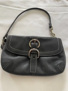 Cartera sin asas Coach de cuero negra con cierre magnético cremallera 7x5 para mujer nueva - Imagen 1 de 4