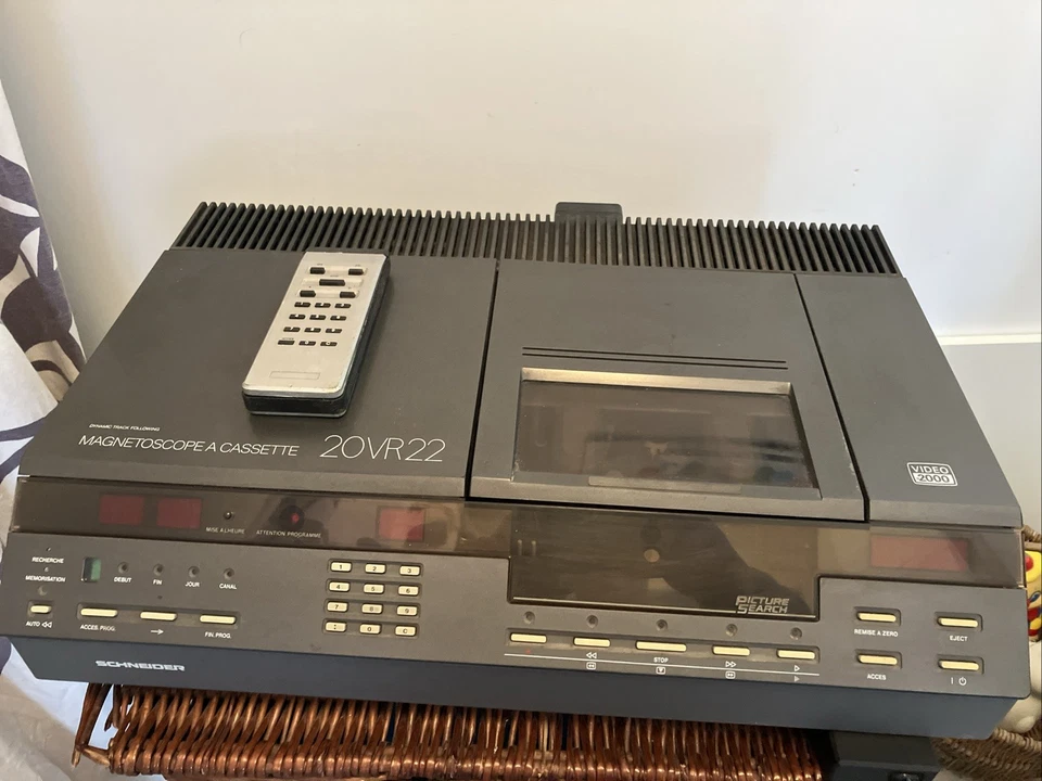 magnétoscope vidéo v2000 De Marque Scheider Avec Télécommande - Photo 1/1
