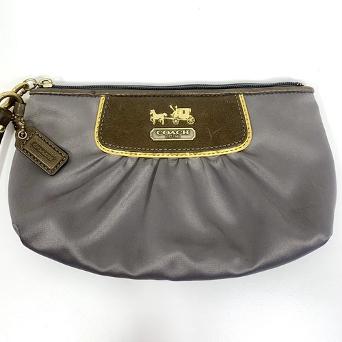 COACH Amanda Pochette da polso in raso grigio lilla con pelle marrone e oro 42032