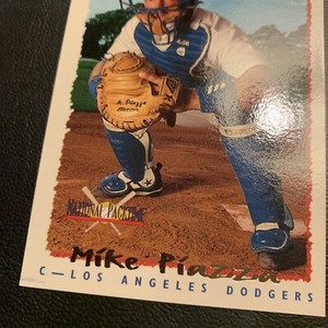 B51d #5 Mike Piazza Los Angeles Dodgers 1995 Topps national pack time