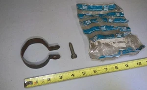 65 66 67 68 Cadillac exhaust tailpipe clamp to rear support on frame DeVille etc - Foto 1 di 19